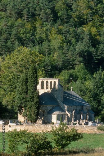 Obraz na płótnie église Saint Pierre, Vallée du Tarn, causse noir, Rivière sur Tarn, 12, Aveyron, France w salonie
