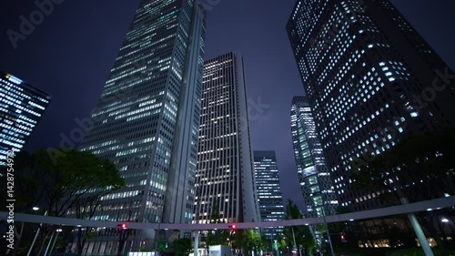 ビジネス街・高層ビル群　ワイド夜景　ジンバル　ドリー撮