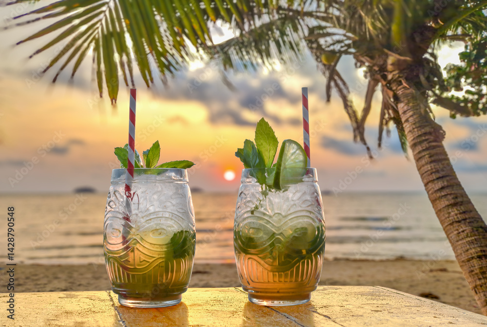 Obraz premium Two drinks in a beach bar