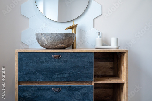 Modern Bathroom with Elegant Basin – Sleek and Contemporary Design