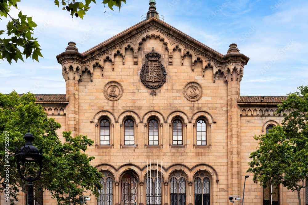 Obraz premium Exterior of the University of Barcelona in Catalonia, Spain Designed by the architect Elies Rogent, the building was completed in 1882.