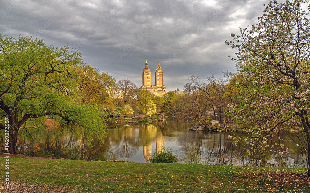 Obraz premium Central Park, New York City at the lake