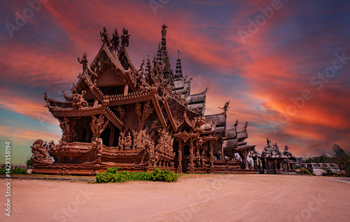 Obraz na płótnie The Beautiful Landmark view of a sculpture of Sanctuary of Truth temple with blue sky background in Pattaya , Chonburi, Thailand. w salonie