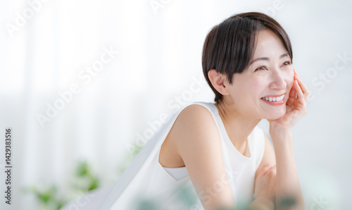 Free Download 美容　女性 - GFXLoad