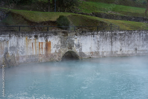 Obraz na płótnie Geothermisches Becken bei Ribeira Grande auf São Miguel w salonie