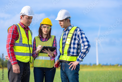 Photography The engineering team stands proudly on-site, combining industry experience and energy with leadership qualities, showing how knowledge transforms into real-world success