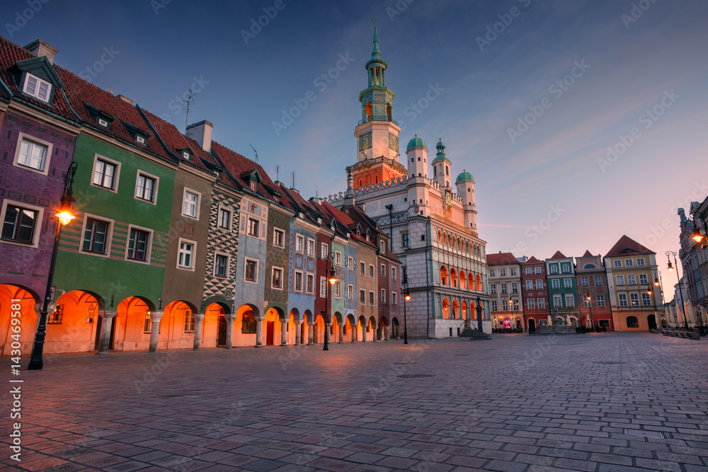 Fototapeta premium Poznan, Poland. Cityscape image of Old Market Square in Poznan, Poland at beautiful sunrise.