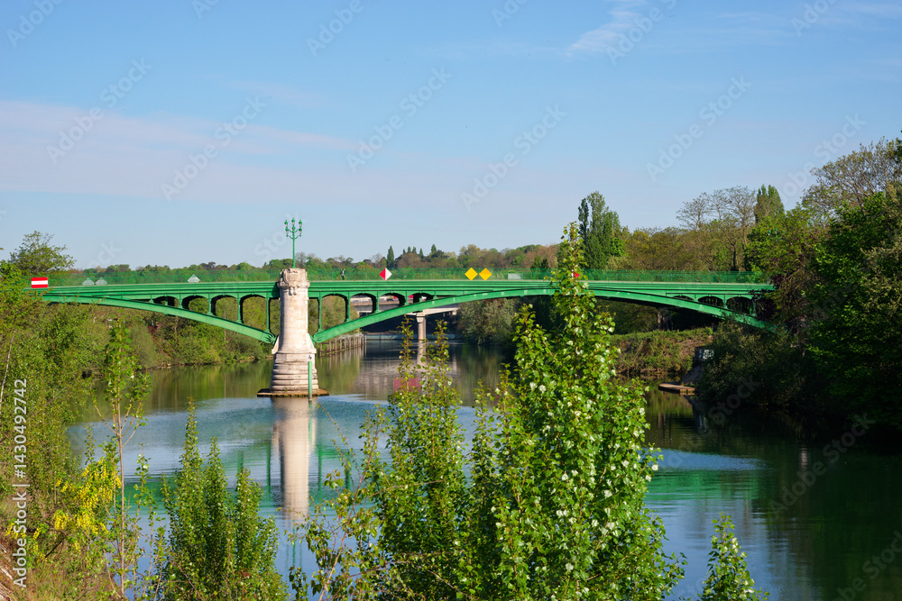 Fototapeta premium Marne river and Maisons-Alfort Bridge in Paris suburb