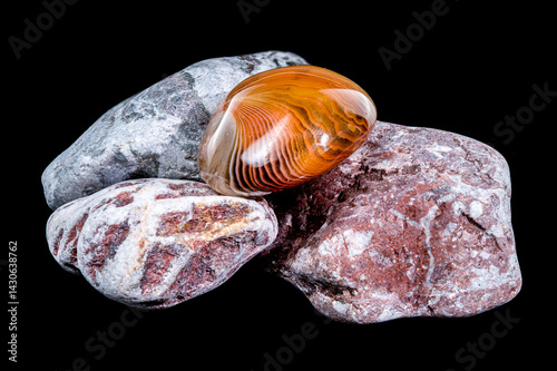 Obraz na płótnie Polished agate stone on rocks w salonie