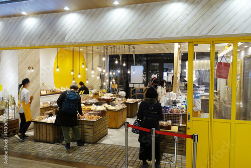 おしゃれな雰囲気のパン屋の風景