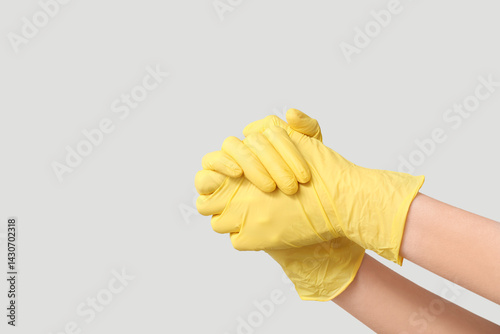 Obraz na płótnie Female hands in medical gloves showing gratitude gesture on grey background w salonie