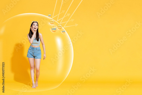 Billede på lærred Portrait of beautiful Asian woman wearing casual summer outfit walking in bubble