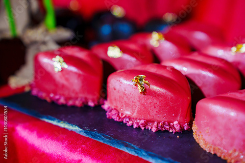 Obraz na płótnie cake, sweets in the shape of women's lips. w salonie