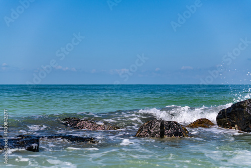 Fototapeta Naklejka Na Ścianę i Meble -  waves and rocks