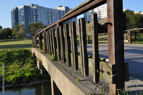 Obraz na płótnie bridge over the river stream footbridge w salonie