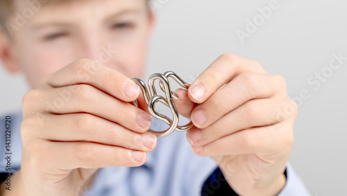 Tableau sur toile Boy dismantling puzzle with hands at table