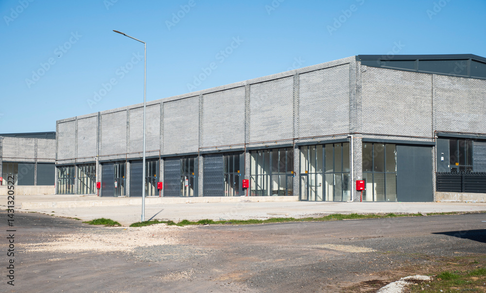 Obraz premium Empty Industrial warehouse building