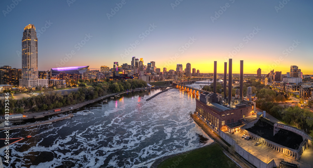 Minneapolis, Minnesota, USA Skyline over the Mississippi River