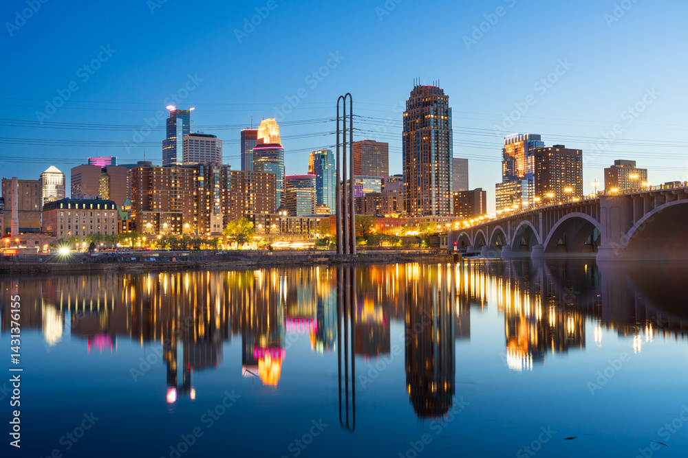 Minneapolis, Minnesota, USA Skyline over the Mississippi River