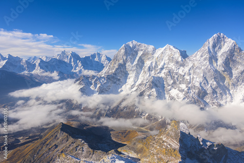 Vista del valle de Lobuche y del campo base de altura desde su cima a 6119 mts photo