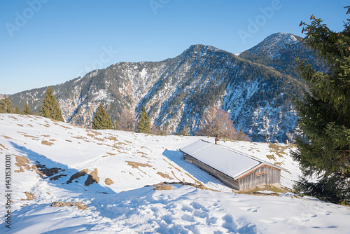 Obraz na płótnie snowy footpath at Seeberg mountain, wooden hut, hiking in the bavarian alps in winter w salonie