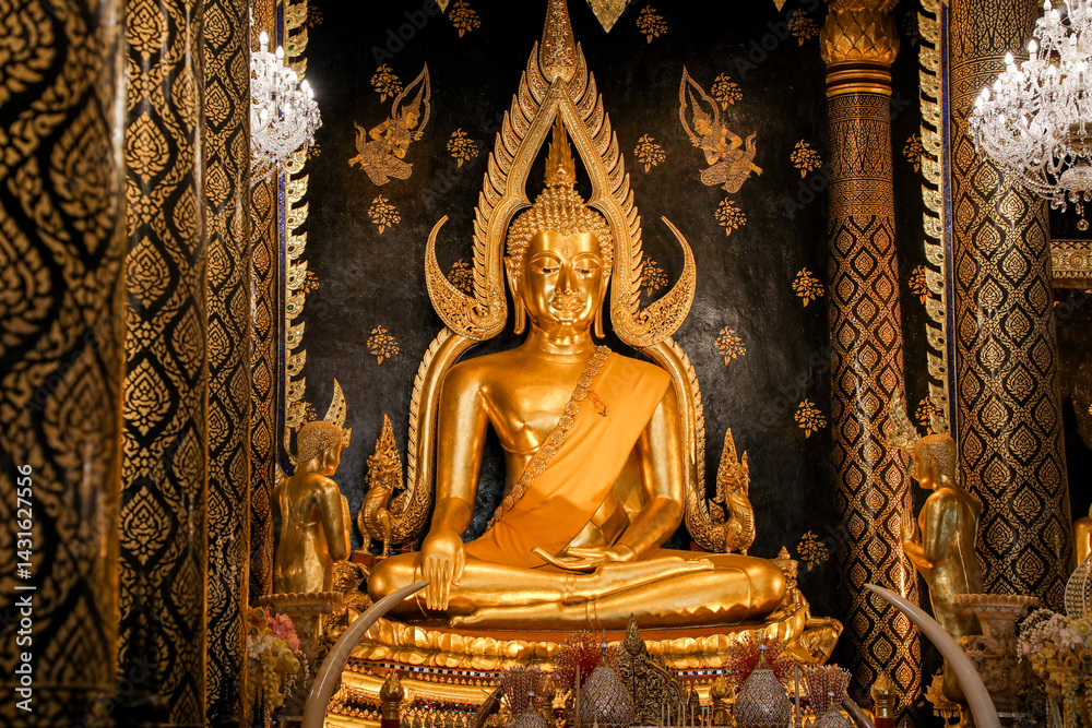 Fototapeta premium Phitsanulok, Thailand - 17 Nov 2024: Phra Buddha Chinnarat is located at Wat Phra Sri Rattana Mahathat Woramahawihan. It is one of the most beautiful and most popularly replicated in Thailand.