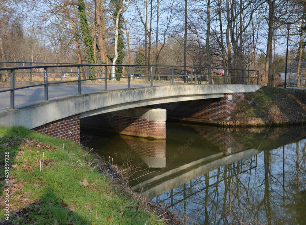Fototapeta premium Brücke im Spreewald - Lübbenau