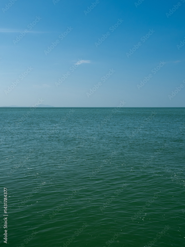 Obraz premium Photography landscape beautiful summer vertical horizon look view shore open sea beach cloud clean and blue sky background calm nature ocean wave water nobody travel at thailand chonburi sun day time