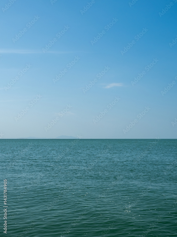 Obraz premium Photography landscape beautiful summer vertical horizon look view shore open sea beach cloud clean and blue sky background calm nature ocean wave water nobody travel at thailand chonburi sun day time