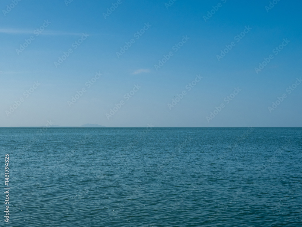 Obraz premium Photography landscape beautiful summer panorama horizon look view shore open sea beach cloud clean and blue sky background calm nature ocean wave water nobody travel at thailand chonburi sun day time