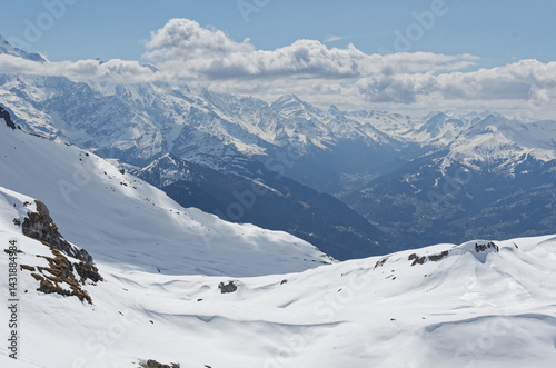 Paysages de montagne enneigée de flaine, proche du mont blanc