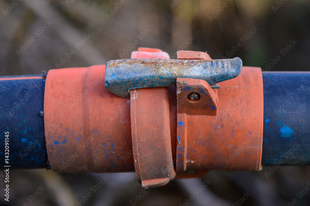 Quick-connect plastic water pipe fittings, plumbing installation