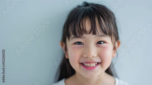 幸せいっぱいの笑顔の日本人女の子ポートレート（子供・キッズ・かわいい・楽しい・大好き）