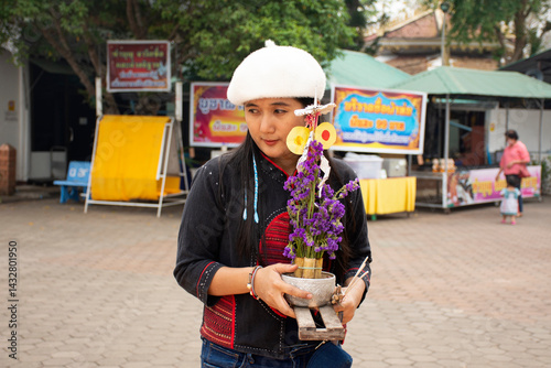 Tableau sur toile Travelers thai women travel visit and respect praying offerings to Stupa chedi a
