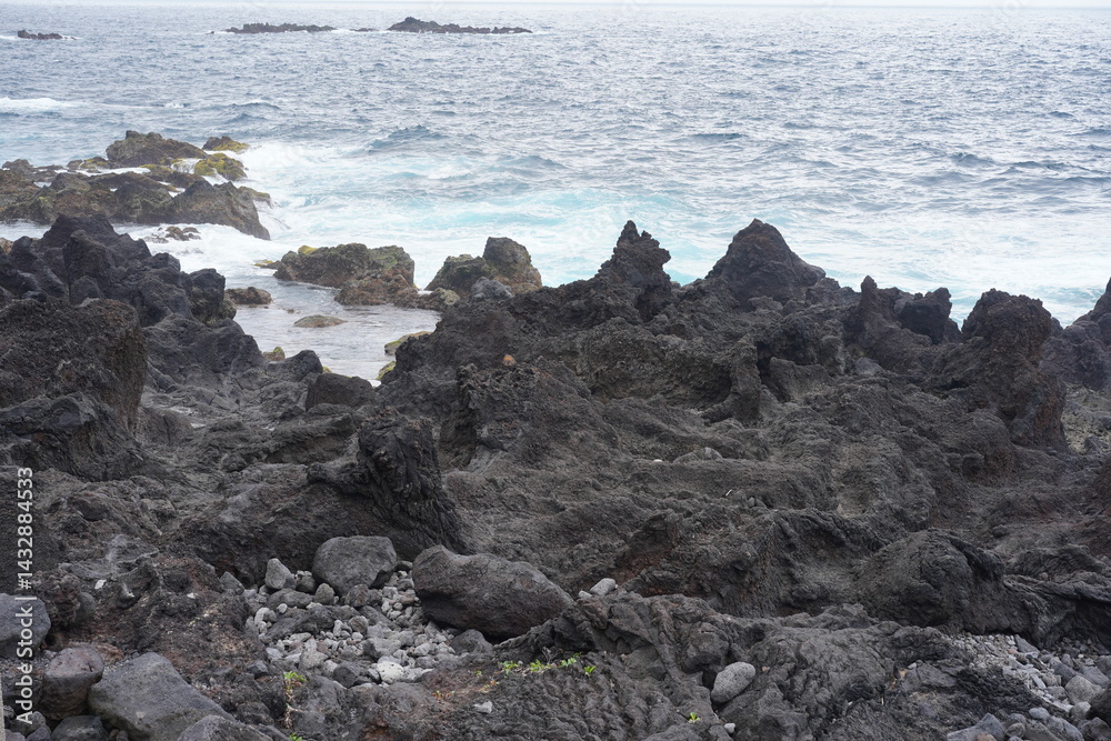 Küste von São Miguel bei Ponta da Ferraria