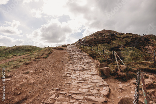 Obraz na płótnie path to the mountain Scotland w salonie