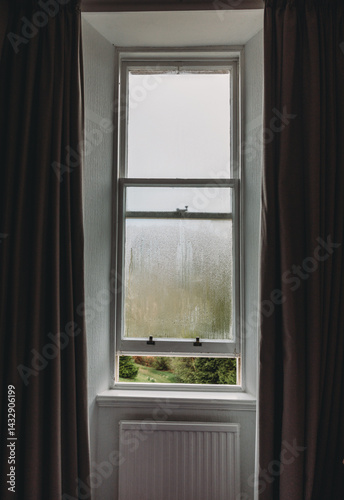 Obraz na płótnie steamed old fashioned sash tall window w salonie