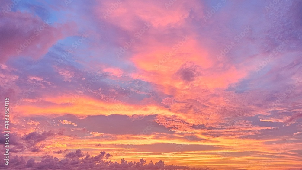 Obraz premium Fiery Beach Sunset Reflection