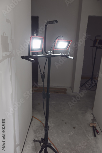 Obraz na płótnie Construction LED light reflector for lighting the construction site. w salonie