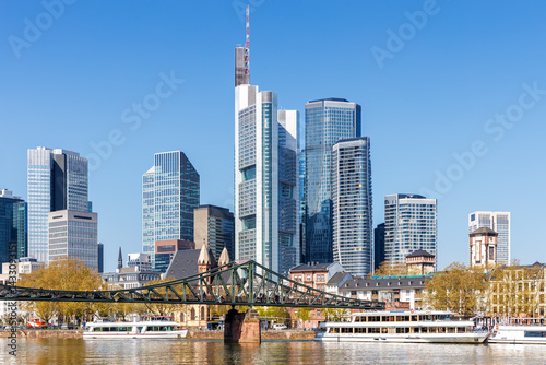 Obraz na płótnie Frankfurt skyline skyscrapers with banks on River Main with excursion boats in Frankfurt, Germany w salonie