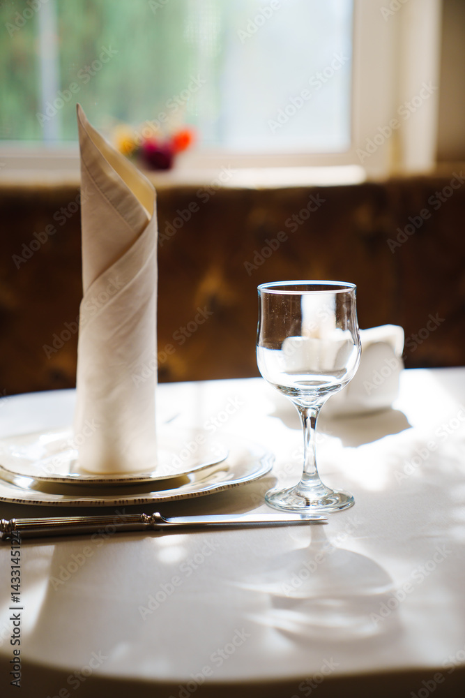 Table setting before the banquet.