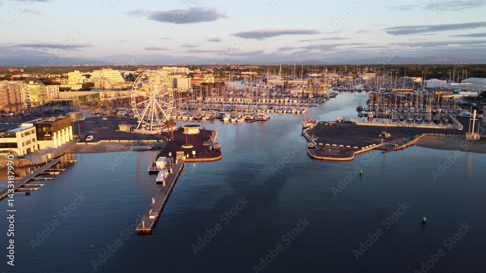 Survol du port de Canet en Roussillon