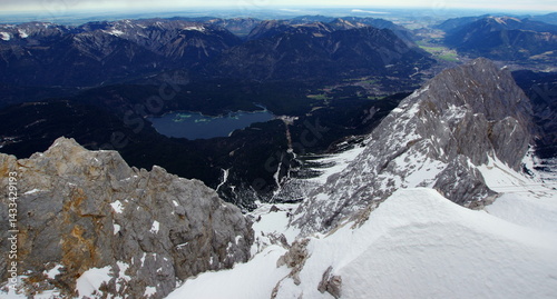 Obraz na płótnie Zugspitze the highest peak of the Wetterstein Mountains and the highest mountain in Germany. w salonie