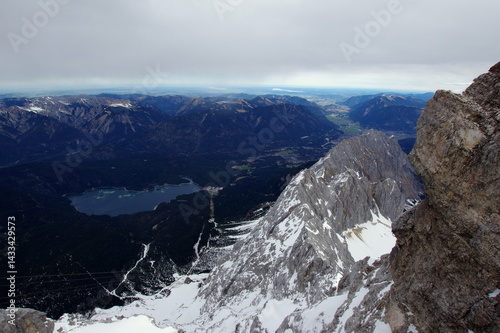 Obraz na płótnie Zugspitze the highest peak of the Wetterstein Mountains and the highest mountain in Germany. w salonie
