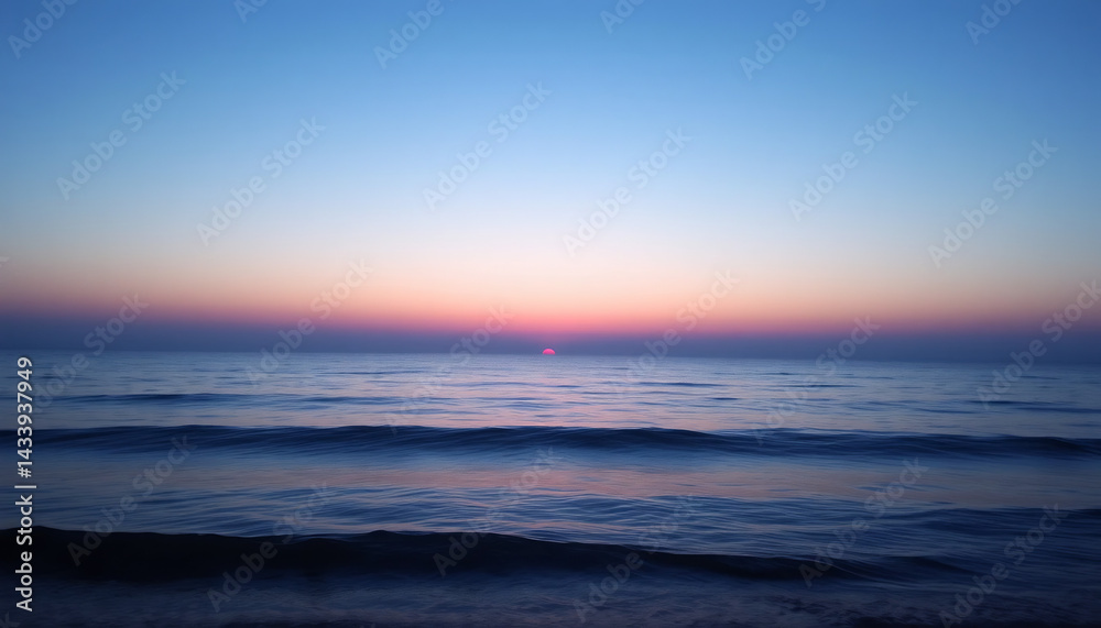 Fototapeta premium Twilight Over a Calm Ocean: Horizon with Gentle Waves