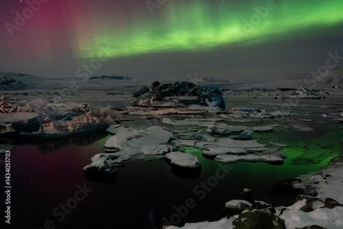 Obraz na płótnie A spectacular display of the aurora borealis, the northern lights., over the Jokulsarlon Glacier lagoon, in southern Iceland w salonie