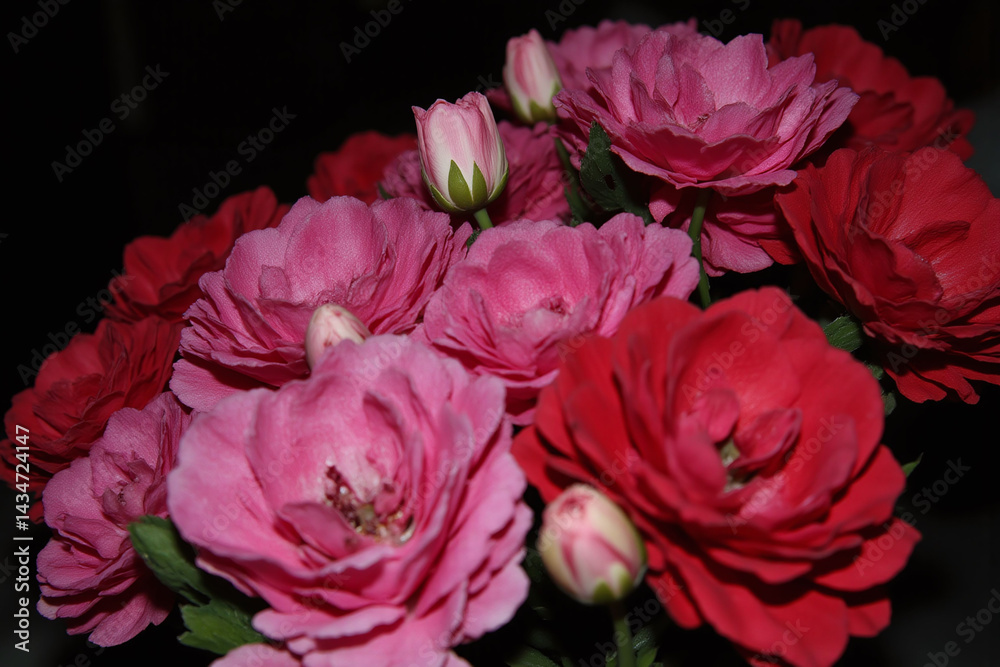 Fototapeta premium bunch of red flowers sitting on top of a table