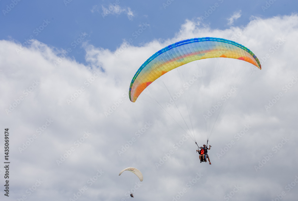 Parapente arc-en-ciel Parapente arc-en-ciel