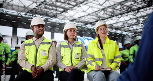 Obraz na płótnie Team Of Diverse Engineers Conducting Safety Training w salonie