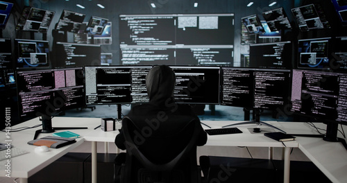 Obraz na płótnie Female Programmer Caught Stealing Secure Data w salonie